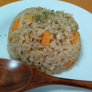 いつもの材料で　簡単洋風炊き込みご飯